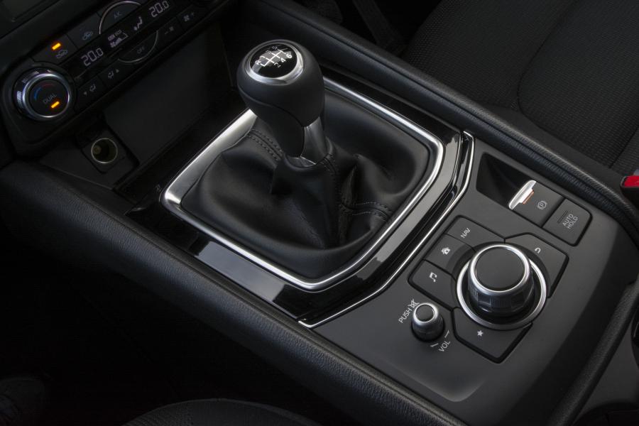 Детали интерьера Mazda CX-5 2017 года  (UK) (фото 51 из 74)